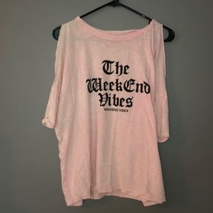 pink “weekend vibes” shirt